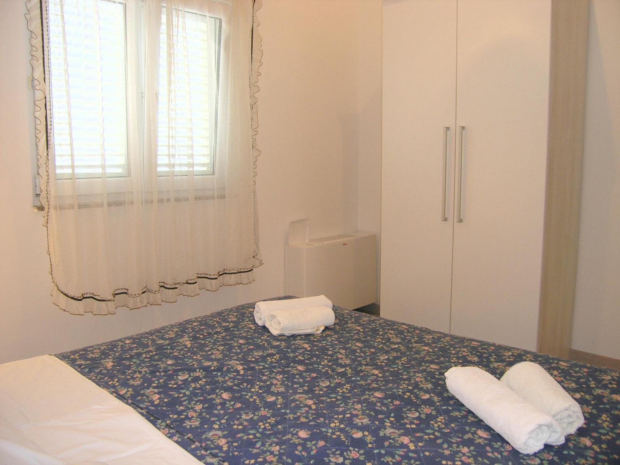 Apartments Sokolovic Krk Town Exteriör bild